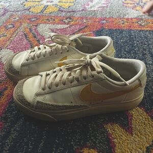 EUC Nike Blazer Low Platform
